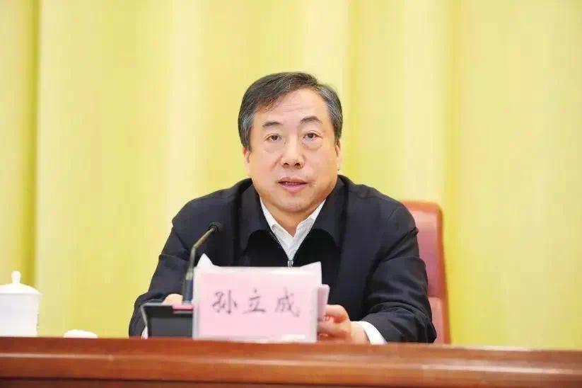 万载县新任命的领导者胡新明，引领未来，铸就辉煌